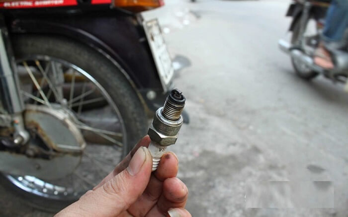 Bugi đánh lửa của xe máy